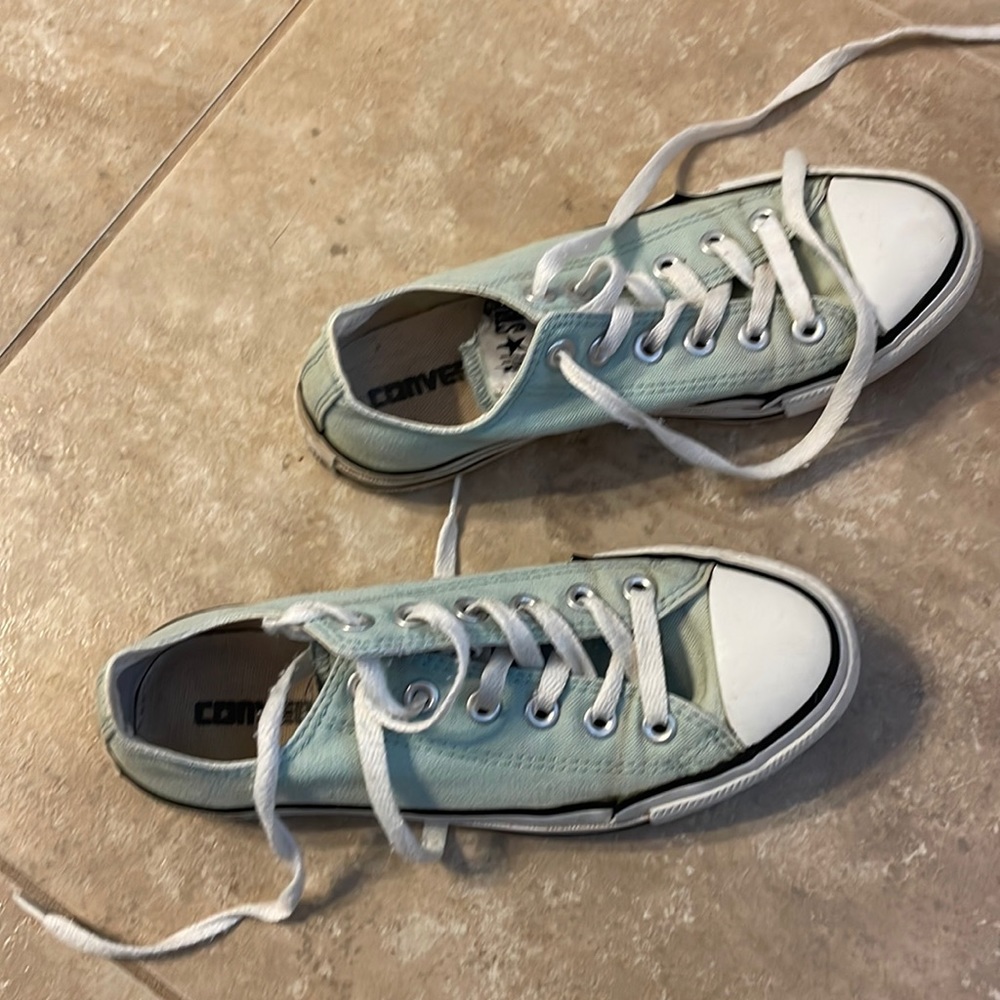 Converse size 7 women’s 5 men’s baby blue